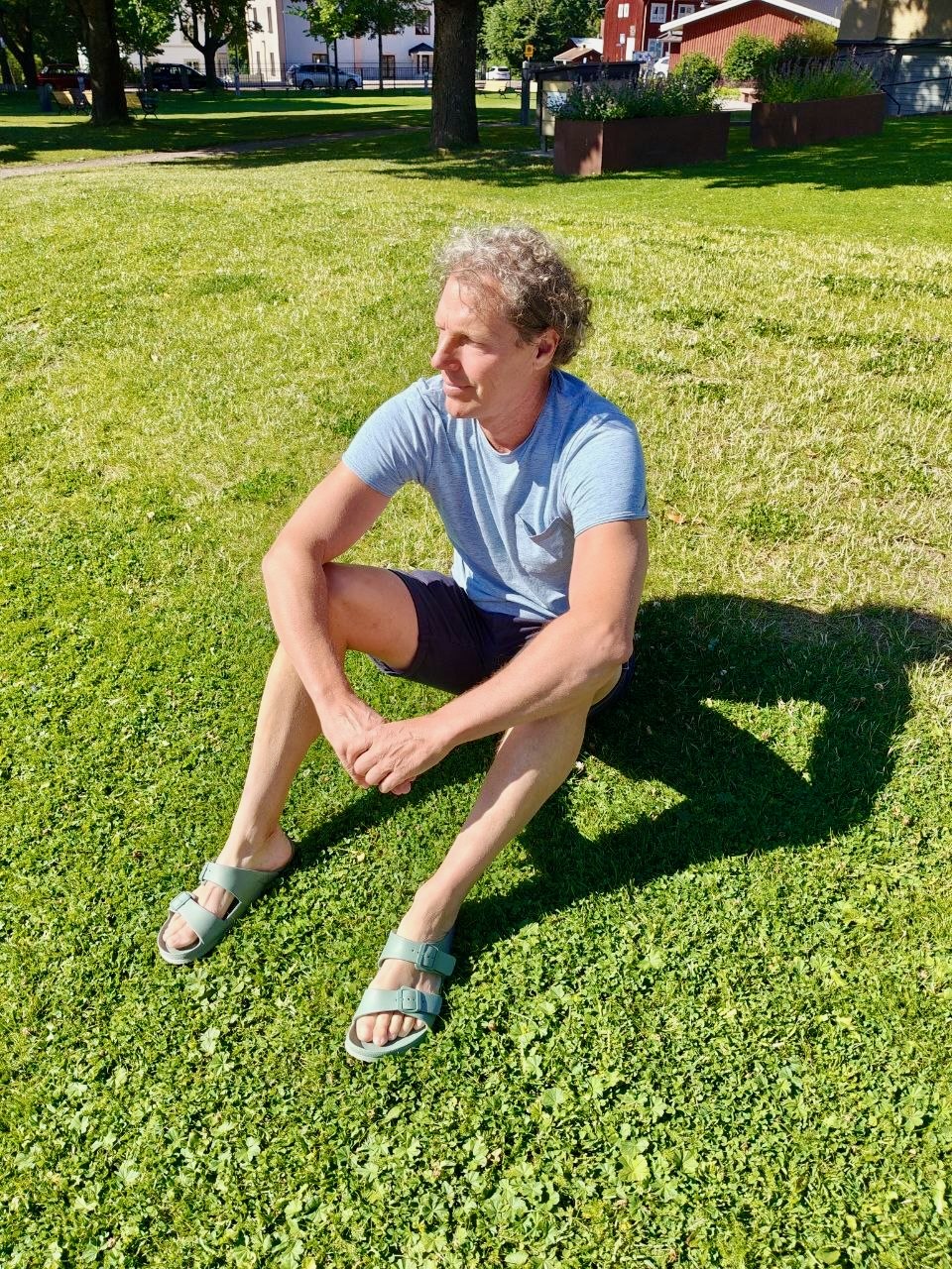 Tony Svensson utomhus en sommardag i Leksand.